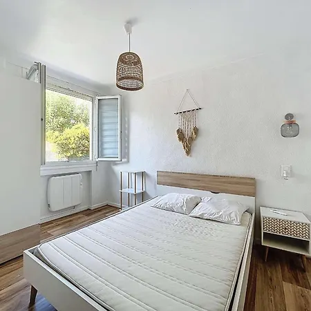 Apartment 100m De La
